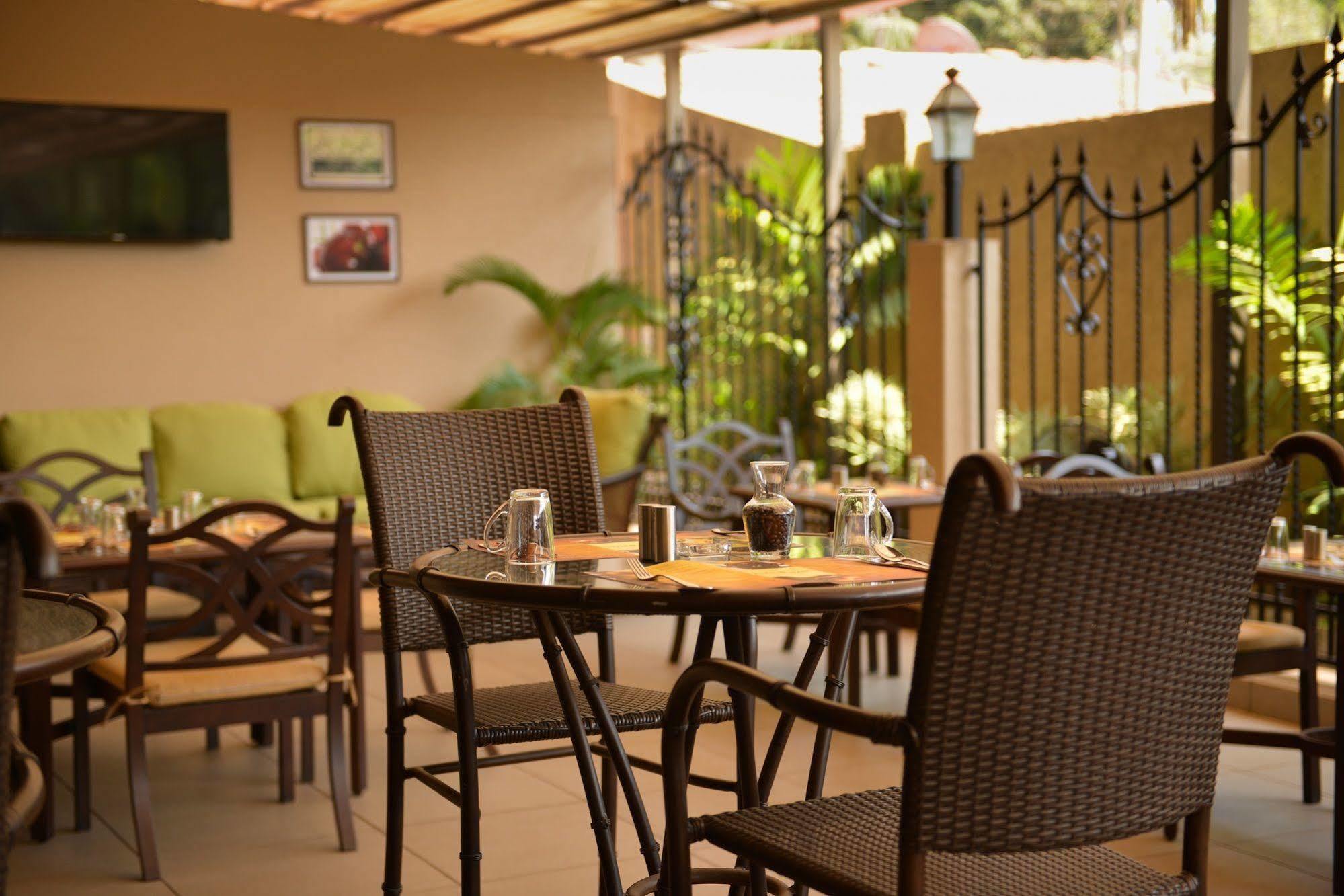 Hotel Acacia Goa à Sinquerim Extérieur photo